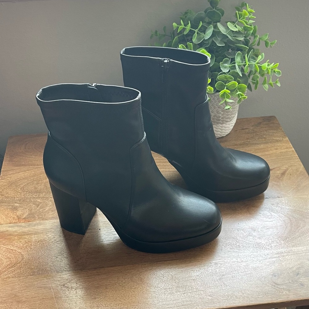 House of Harlow 1960 Black Heeled Ankle Boots 7.5 size - Picture 6 of 6